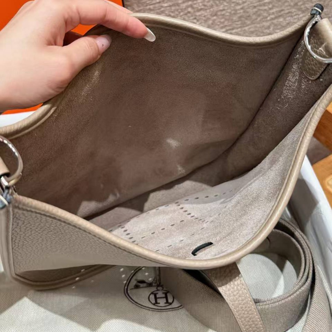 Hermes Evelyne 29 CM Bag Handmade In Taurillon Clemence Leather Silver Hardware ck81 Gris Tourerlle - Image 10