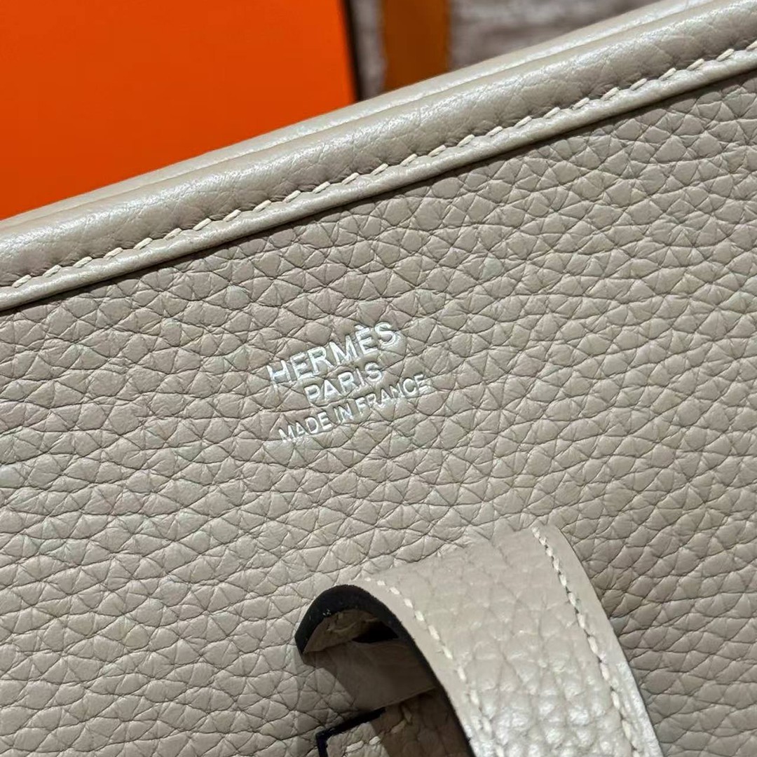 Hermes Evelyne 29 CM Bag Handmade In Taurillon Clemence Leather Silver Hardware ck81 Gris Tourerlle - Image 8
