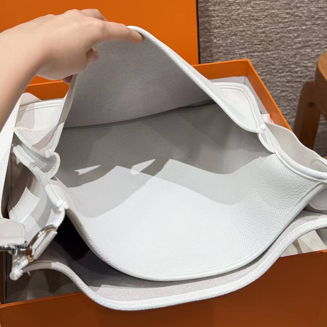 Hermes Evelyne 33 CM Bag Handmade In Taurillon Clemence Leather Silver Hardware 01 Blanc - Image 16
