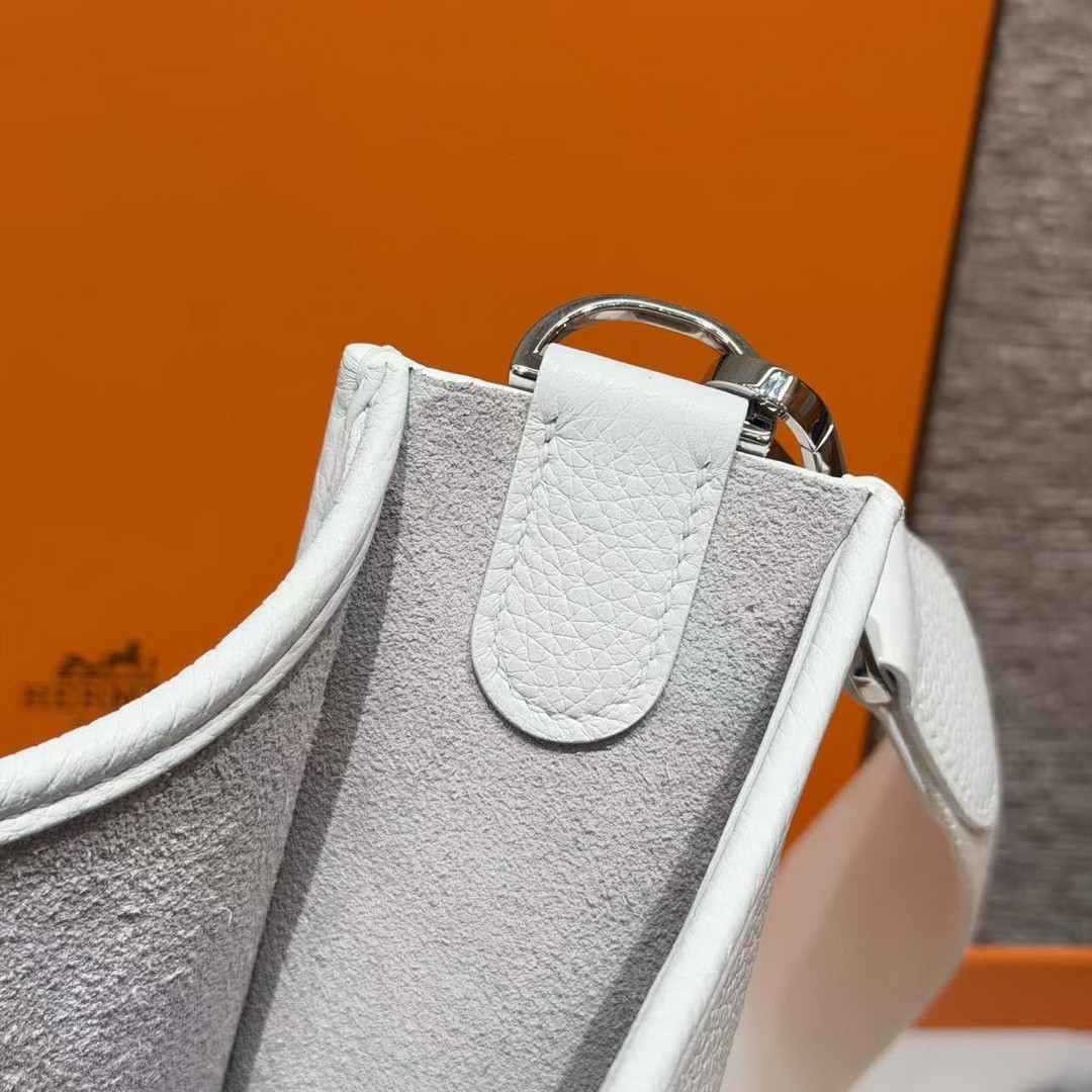 Hermes Evelyne 33 CM Bag Handmade In Taurillon Clemence Leather Silver Hardware 01 Blanc - Image 10