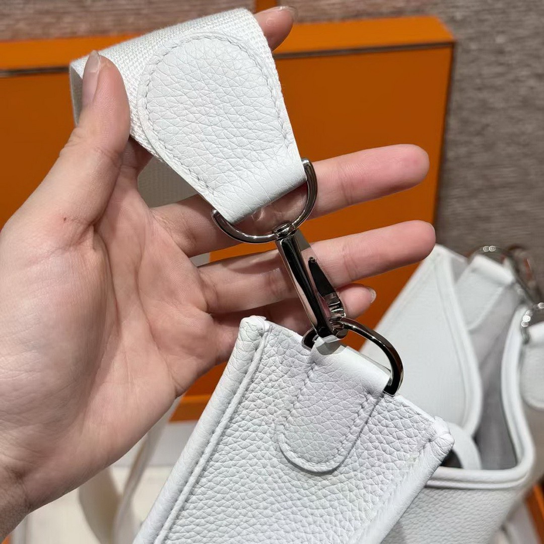 Hermes Evelyne 33 CM Bag Handmade In Taurillon Clemence Leather Silver Hardware 01 Blanc - Image 6