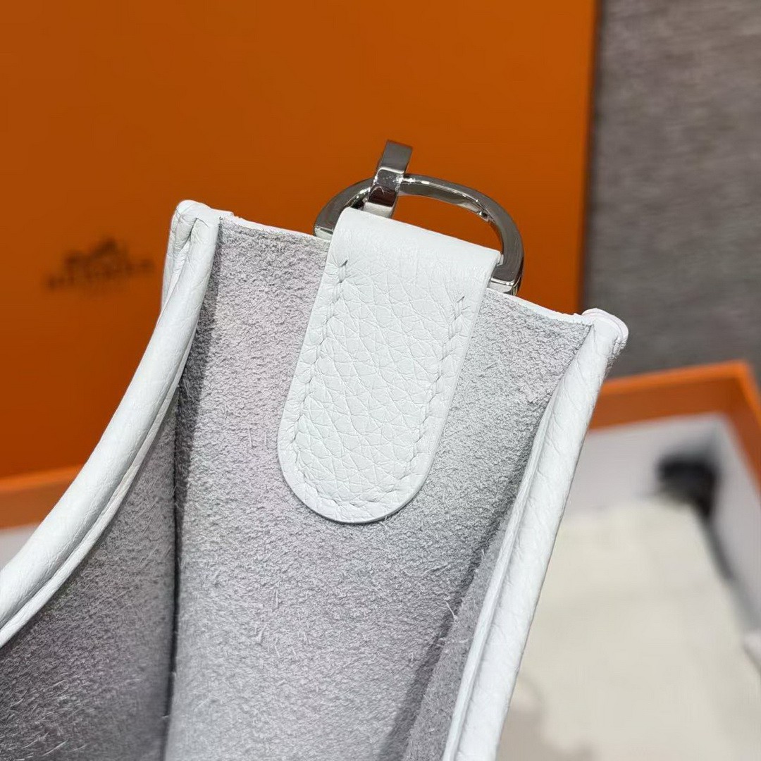 Hermes Evelyne 33 CM Bag Handmade In Taurillon Clemence Leather Silver Hardware 01 Blanc - Image 5