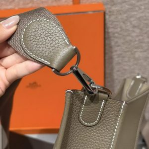Hermes Evelyne 33 CM Bag Handmade In Taurillon Clemence Leather Silver Hardware 18 Etoupe - Image 7