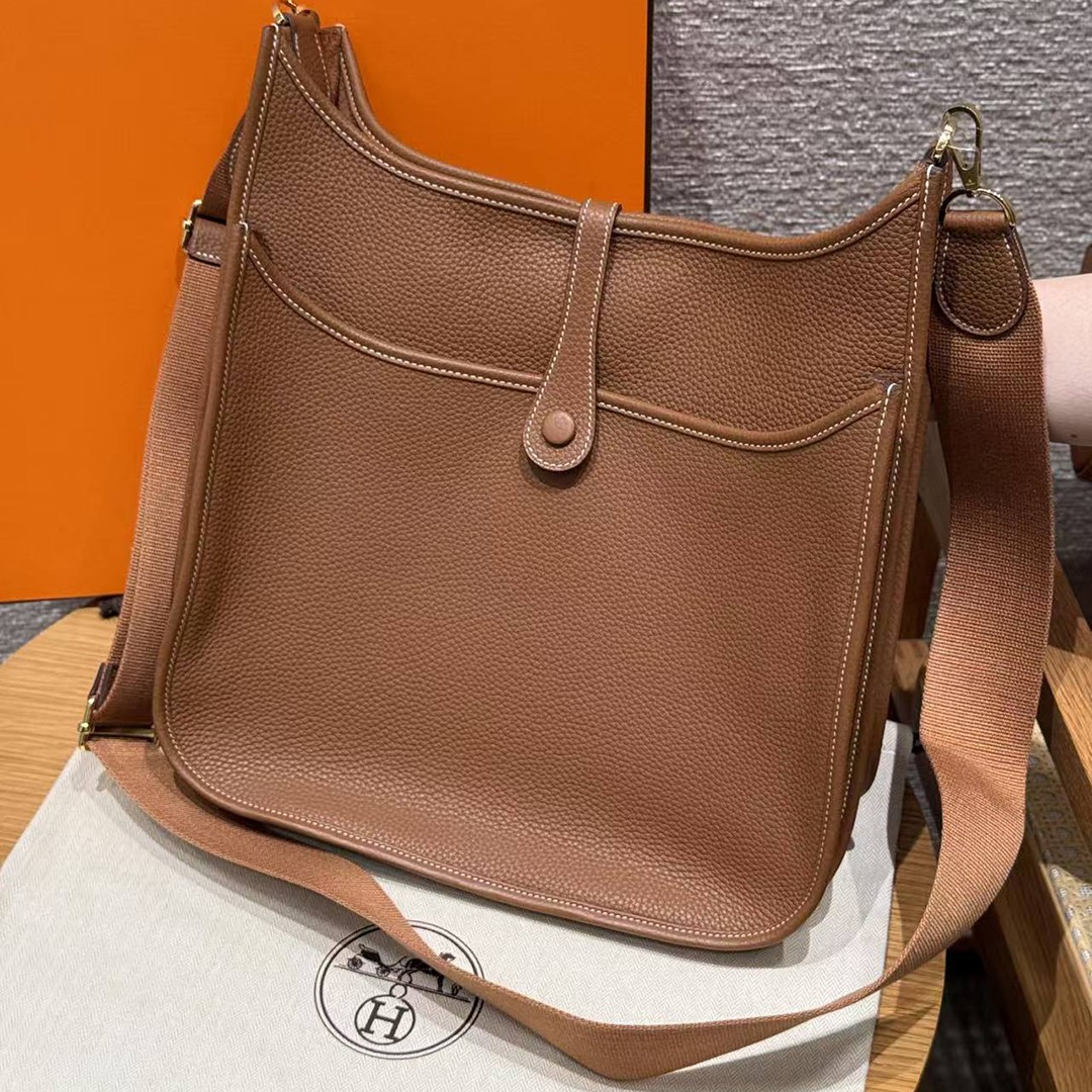 Hermes Evelyne 33 CM Bag Handmade In Taurillon Clemence Leather Gold Hardware 37 Gold - Image 2