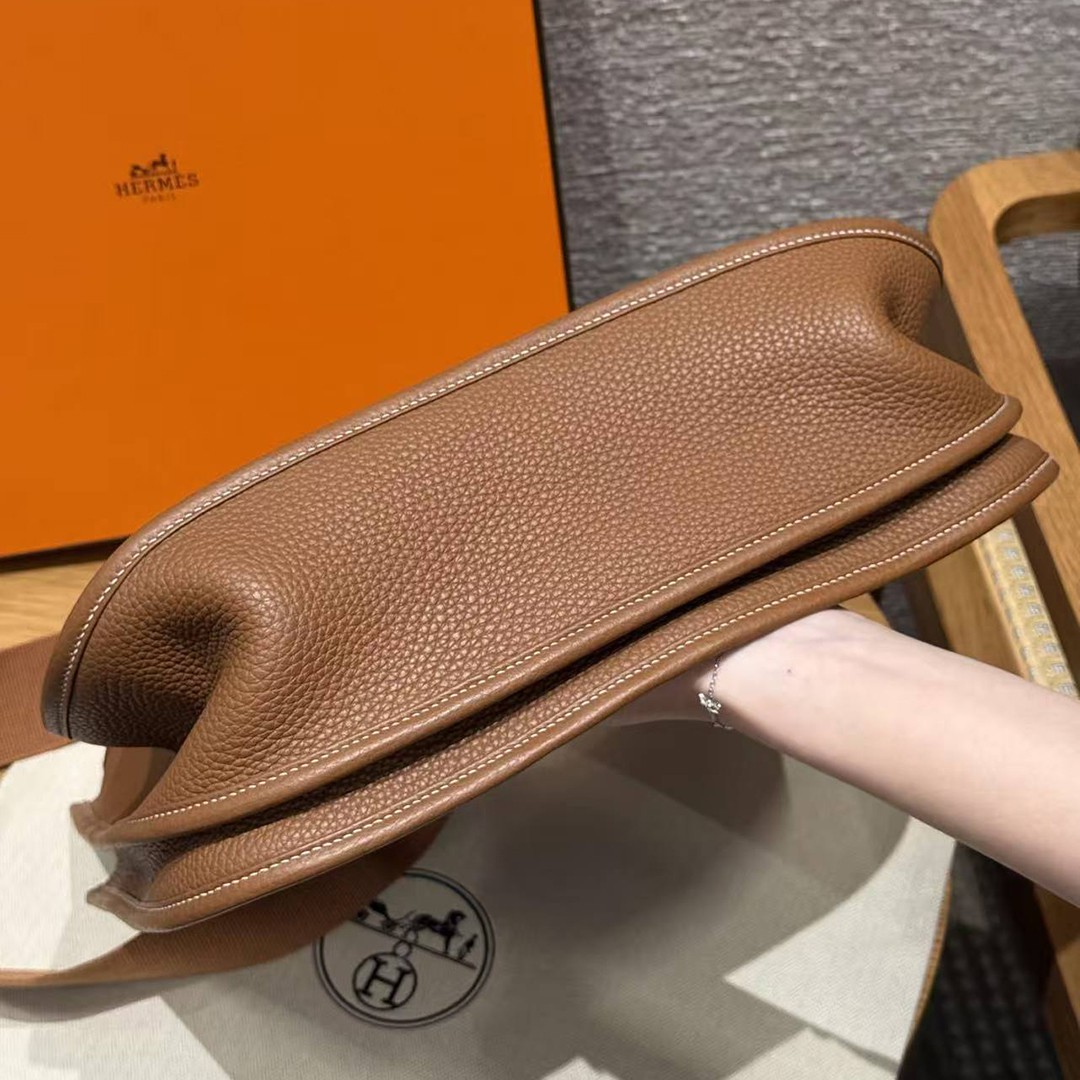 Hermes Evelyne 33 CM Bag Handmade In Taurillon Clemence Leather Gold Hardware 37 Gold - Image 12