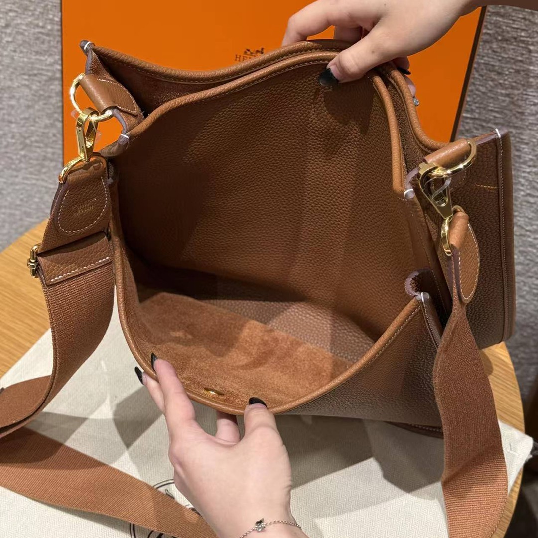 Hermes Evelyne 33 CM Bag Handmade In Taurillon Clemence Leather Gold Hardware 37 Gold - Image 8
