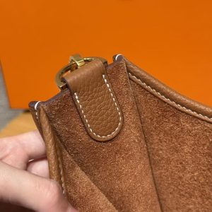 Hermes Evelyne 33 CM Bag Handmade In Taurillon Clemence Leather Gold Hardware 37 Gold - Image 4