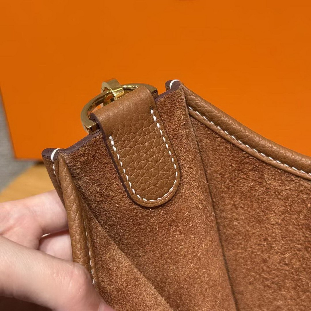 Hermes Evelyne 33 CM Bag Handmade In Taurillon Clemence Leather Gold Hardware 37 Gold - Image 4