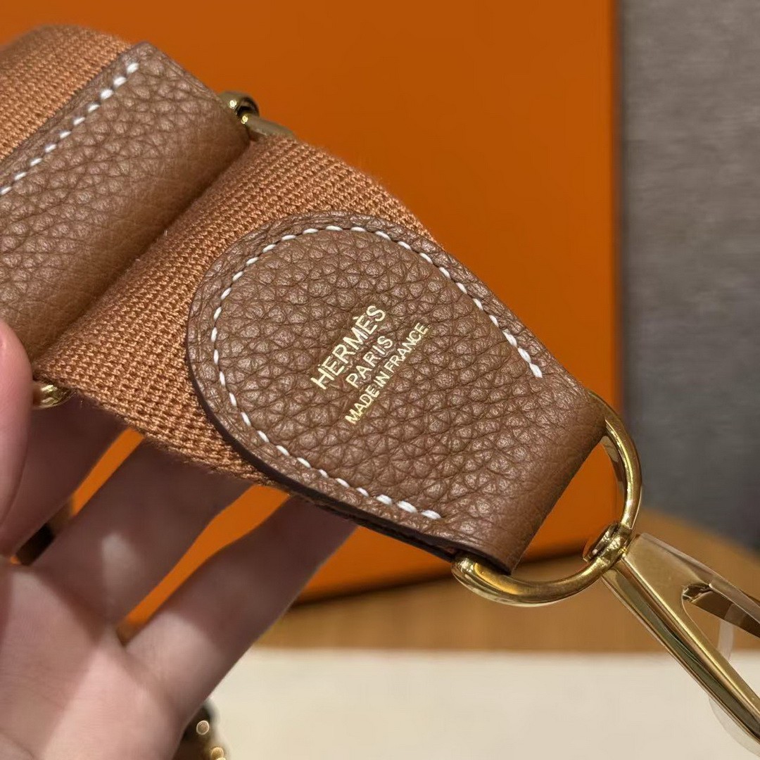 Hermes Evelyne 33 CM Bag Handmade In Taurillon Clemence Leather Gold Hardware 37 Gold - Image 3