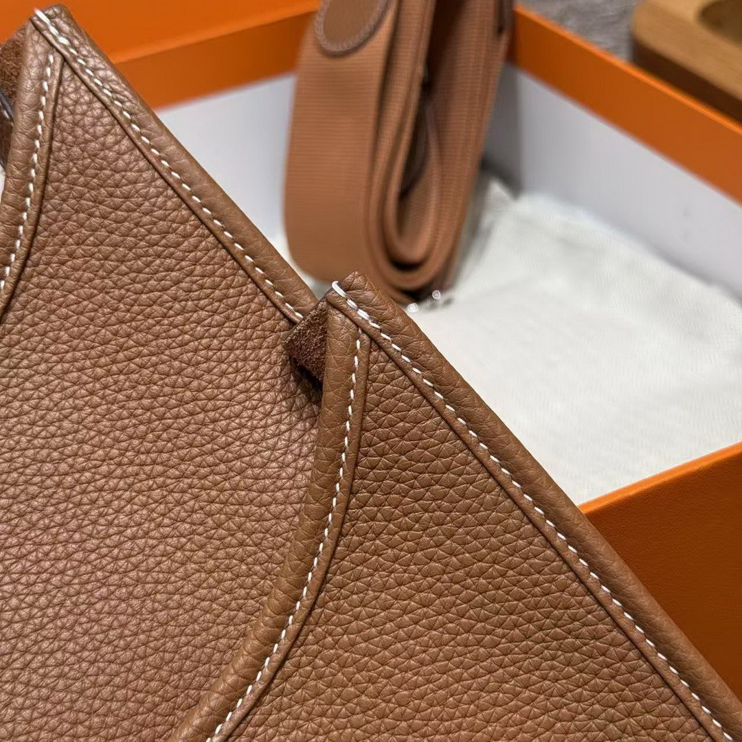 Hermes Evelyne 33 CM Bag Handmade In Taurillon Clemence Leather Sliver Hardware 37 Gold - Image 16