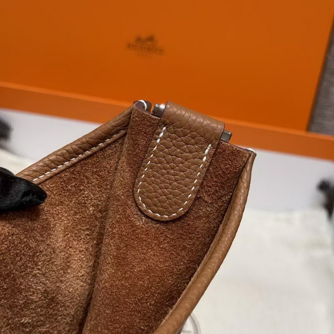 Hermes Evelyne 33 CM Bag Handmade In Taurillon Clemence Leather Sliver Hardware 37 Gold - Image 2
