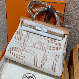 Hermes Herbag Zip 31 Bag Retourne Naturel Sable Ecru Beige Naturel Sable Handmade In Canvas and Hunter Cowhide Silver Hardware - Image 4