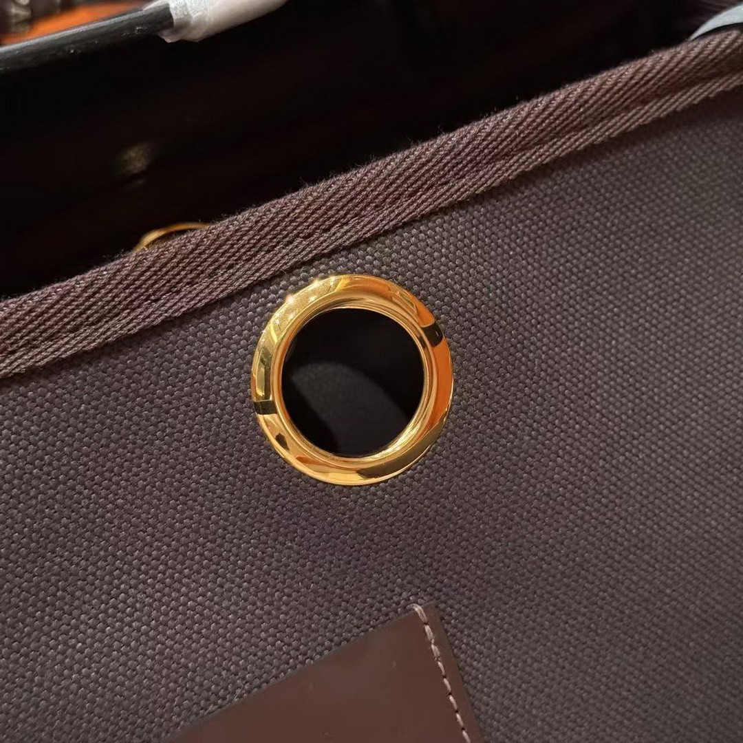 Hermes Herbag Zip 31 Bag Retourne T3 Bai Brun 46 Ebene 89 Noir Handmade In Canvas and Hunter Cowhide Gold Hardware - Image 7