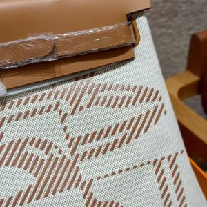 Hermes Herbag Zip 31 Bag Retourne Naturel Sable Ecru Beige Naturel Sable Handmade In Canvas and Hunter Cowhide Silver Hardware - Image 18