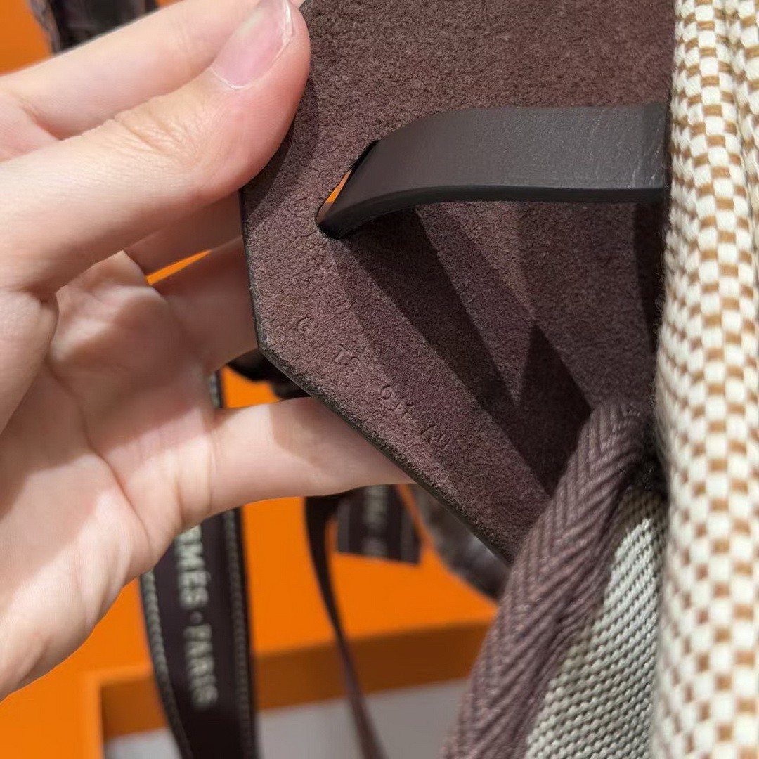Hermes Herbag Zip 31 Bag Retourne Ecru Beige Naturel Sable 46 Ebene Handmade In Canvas and Hunter Cowhide Gold Hardware - Image 14