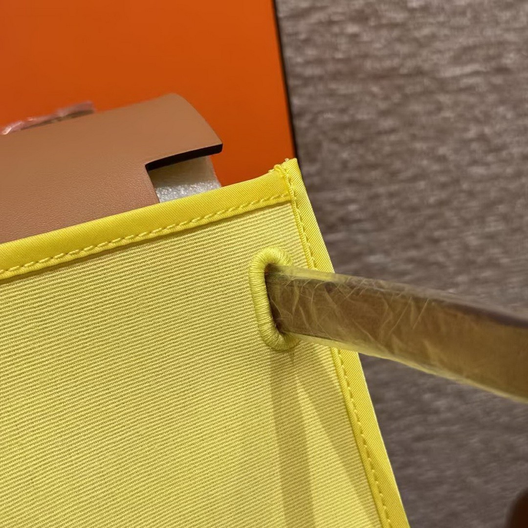 Hermes Herbag Zip 31 Bag Retourne Jaune Citron Cuivre Naturel Sable Handmade In Canvas and Hunter Cowhide Silver Hardware - Image 5