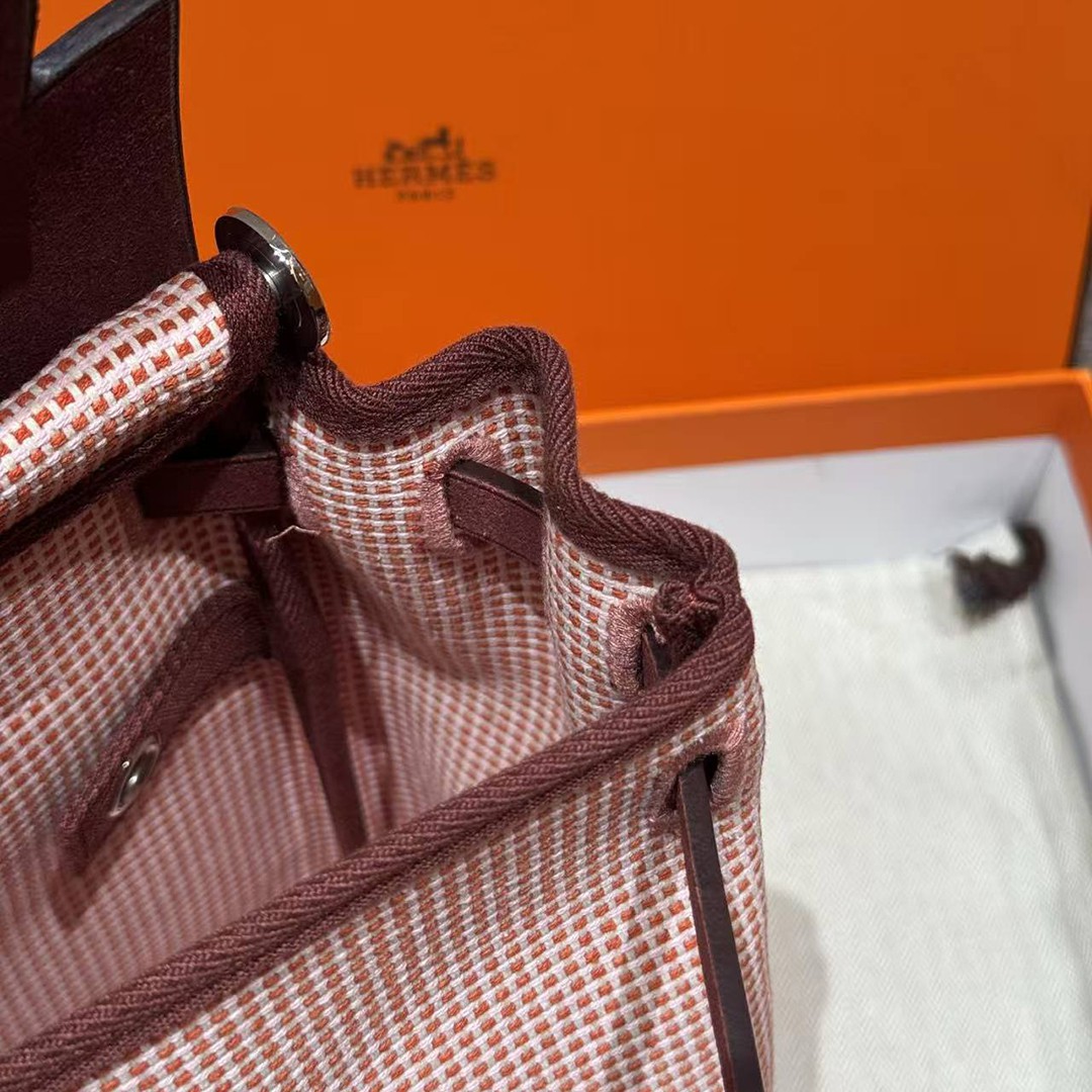 Hermes Herbag Zip 31 Bag Retourne Farbe écru Brique Mauve Pale Rouge Sellier Handmade In Canvas and Hunter Cowhide Silver Hardware - Image 15