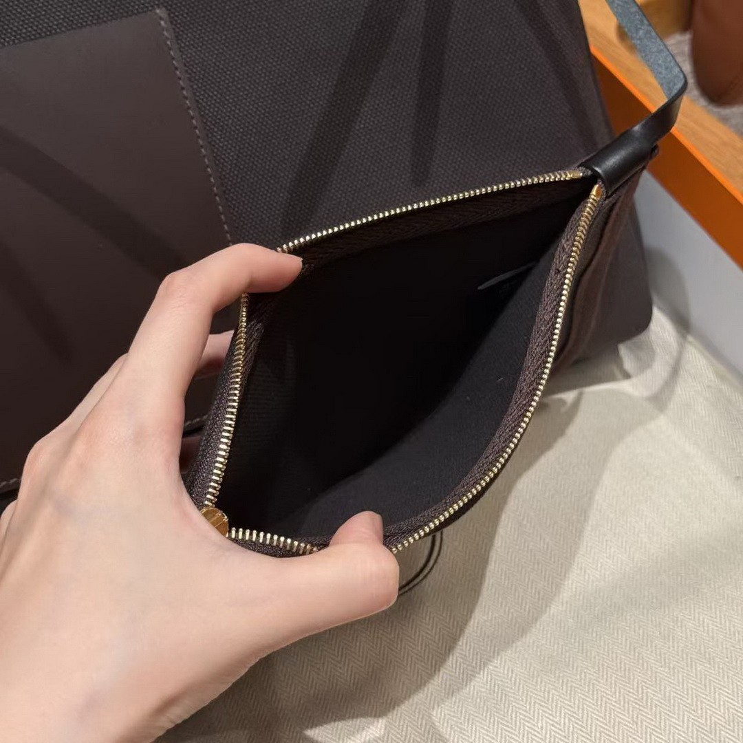 Hermes Herbag Zip 31 Bag Retourne T3 Bai Brun 46 Ebene 89 Noir Handmade In Canvas and Hunter Cowhide Gold Hardware - Image 3