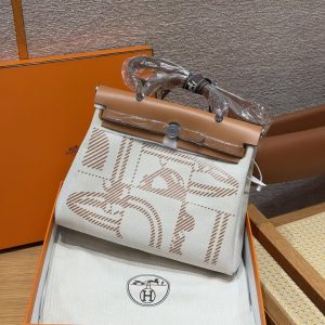 Hermes Herbag Zip 31 Bag Retourne Naturel Sable Ecru Beige Naturel Sable Handmade In Canvas and Hunter Cowhide Silver Hardware - Image 3