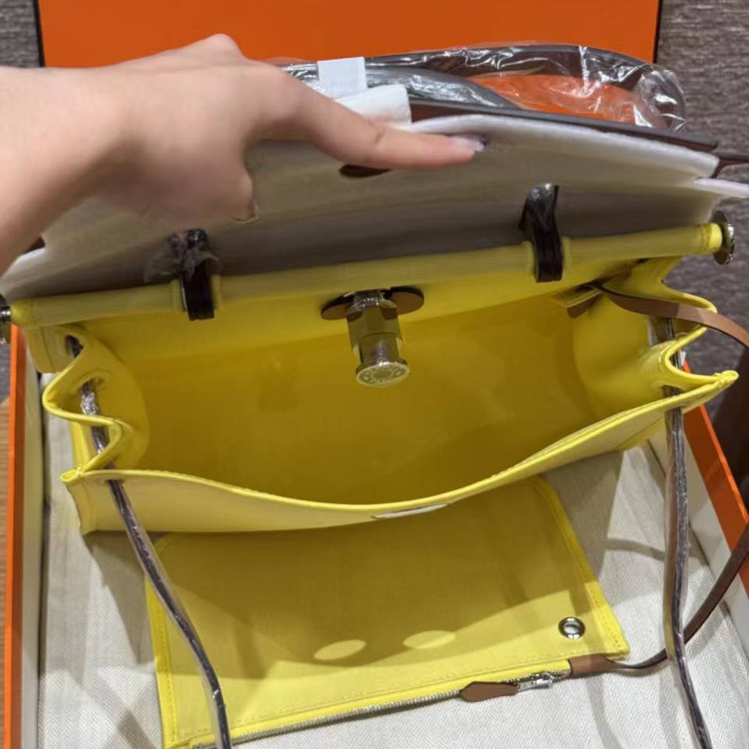Hermes Herbag Zip 31 Bag Retourne Jaune Citron Cuivre Naturel Sable Handmade In Canvas and Hunter Cowhide Silver Hardware - Image 14