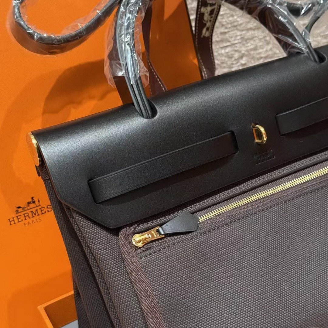 Hermes Herbag Zip 31 Bag Retourne T3 Bai Brun 46 Ebene 89 Noir Handmade In Canvas and Hunter Cowhide Gold Hardware - Image 9