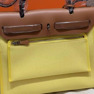 Hermes Herbag Zip 31 Bag Retourne Jaune Citron Cuivre Naturel Sable Handmade In Canvas and Hunter Cowhide Silver Hardware - Image 9