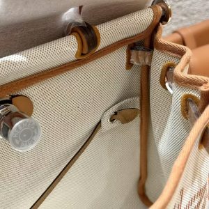 Hermes Herbag Zip 31 Bag Retourne Naturel Sable Ecru Beige Naturel Sable Handmade In Canvas and Hunter Cowhide Silver Hardware - Image 7