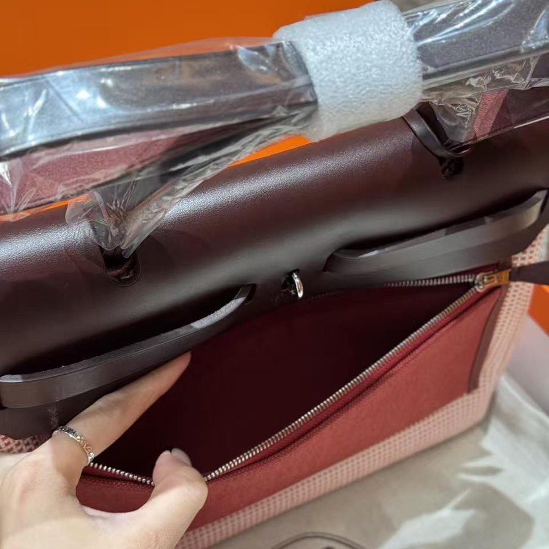 Hermes Herbag Zip 31 Bag Retourne Farbe écru Brique Mauve Pale Rouge Sellier Handmade In Canvas and Hunter Cowhide Silver Hardware - Image 16