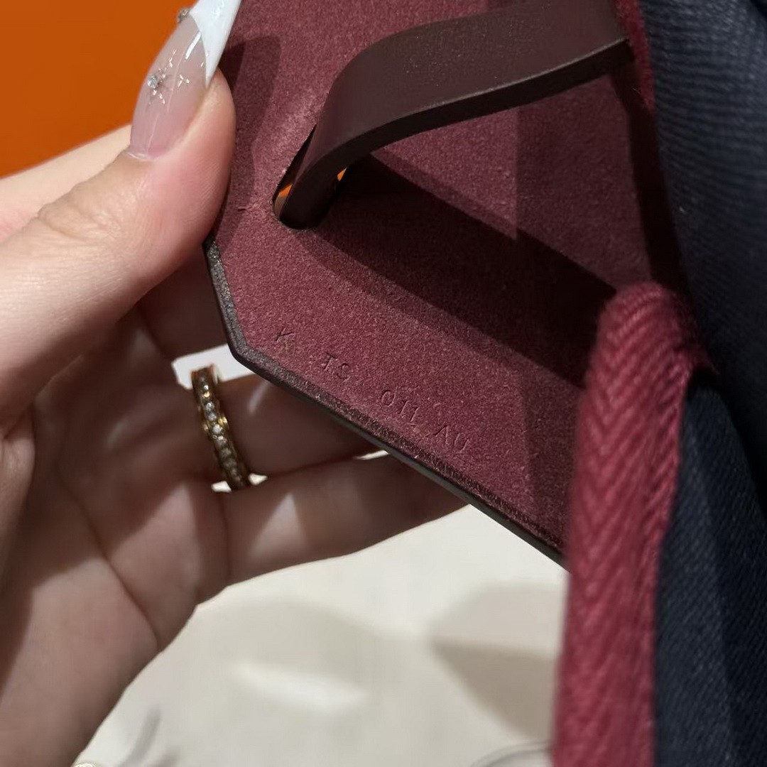 Hermes Herbag Zip 31 Bag Retourne 7U Blue Navy 0G Rouga Seller Handmade In Canvas and Hunter Cowhide Gold Hardware - Image 11