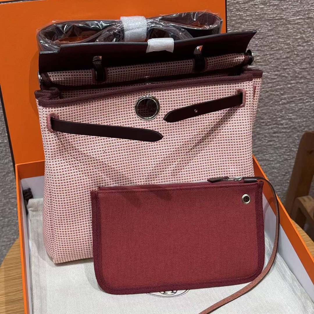 Hermes Herbag Zip 31 Bag Retourne Farbe écru Brique Mauve Pale Rouge Sellier Handmade In Canvas and Hunter Cowhide Silver Hardware - Image 11