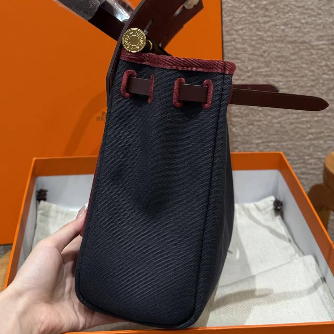 Hermes Herbag Zip 31 Bag Retourne 7U Blue Navy 0G Rouga Seller Handmade In Canvas and Hunter Cowhide Gold Hardware - Image 4