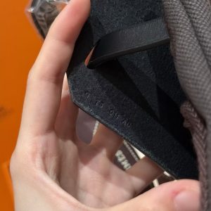 Hermes Herbag Zip 31 Bag Retourne T3 Bai Brun 46 Ebene 89 Noir Handmade In Canvas and Hunter Cowhide Gold Hardware - Image 16