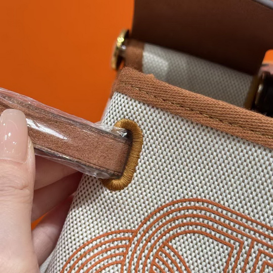 Hermes Herbag Zip 31 Bag Retourne Orange Mécano Ecru Beige Nature Handmade In Canvas and Hunter Cowhide Gold Hardware - Image 12