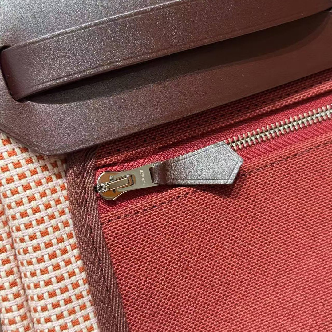 Hermes Herbag Zip 31 Bag Retourne Farbe écru Brique Mauve Pale Rouge Sellier Handmade In Canvas and Hunter Cowhide Silver Hardware - Image 18