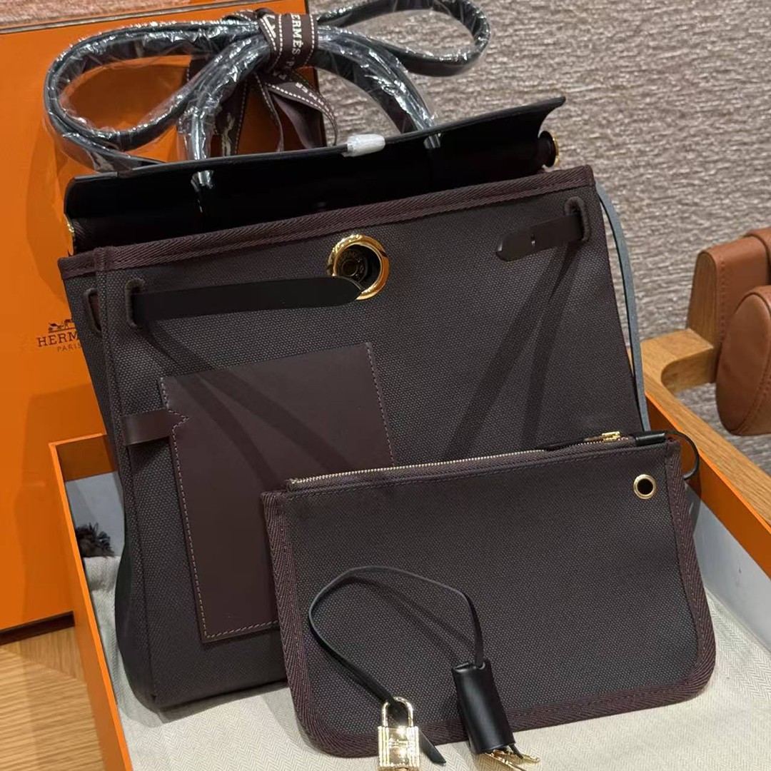 Hermes Herbag Zip 31 Bag Retourne T3 Bai Brun 46 Ebene 89 Noir Handmade In Canvas and Hunter Cowhide Gold Hardware - Image 15