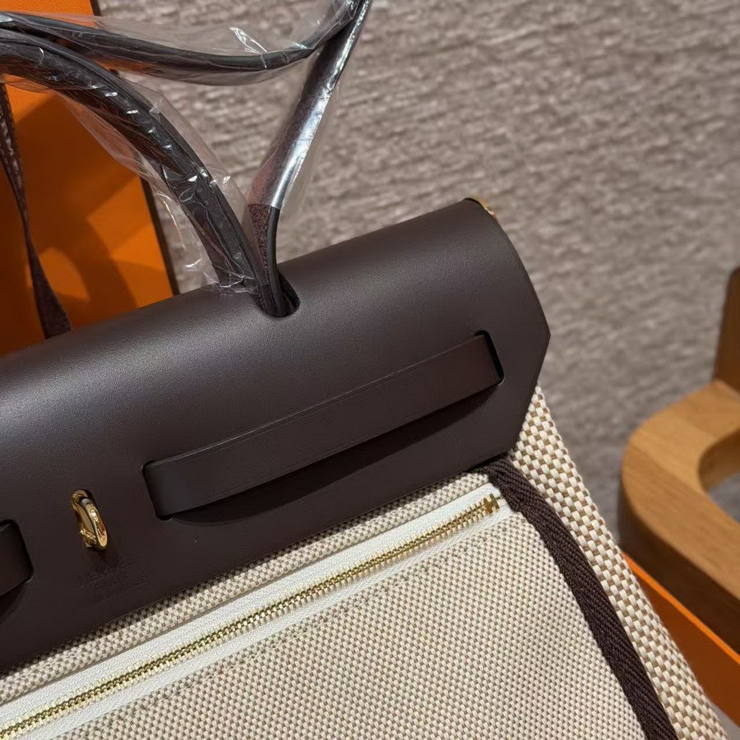 Hermes Herbag Zip 31 Bag Retourne Ecru Beige Naturel Sable 46 Ebene Handmade In Canvas and Hunter Cowhide Gold Hardware - Image 9