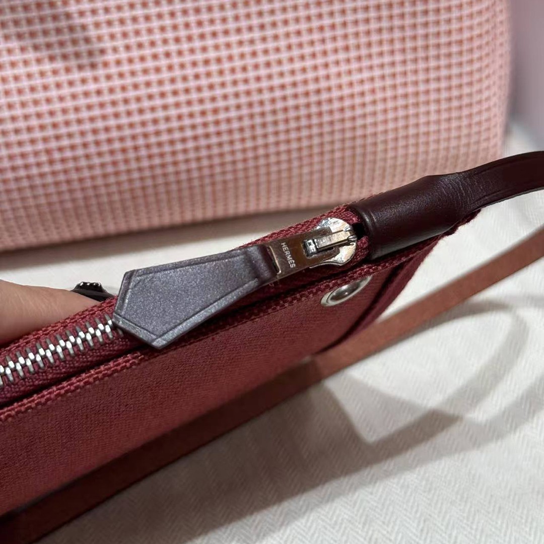 Hermes Herbag Zip 31 Bag Retourne Farbe écru Brique Mauve Pale Rouge Sellier Handmade In Canvas and Hunter Cowhide Silver Hardware - Image 6