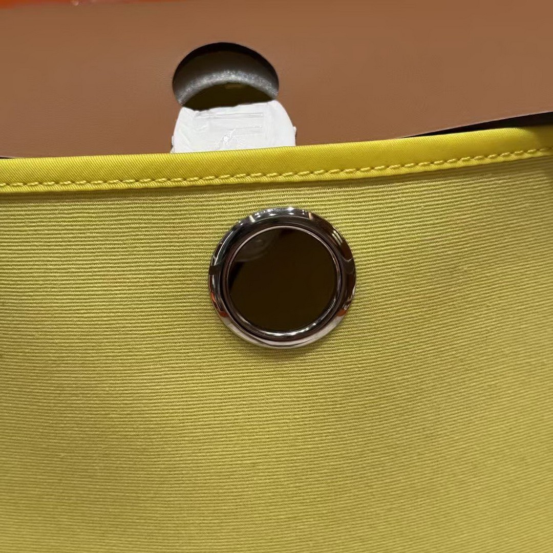 Hermes Herbag Zip 31 Bag Retourne Jaune Citron Cuivre Naturel Sable Handmade In Canvas and Hunter Cowhide Silver Hardware - Image 11