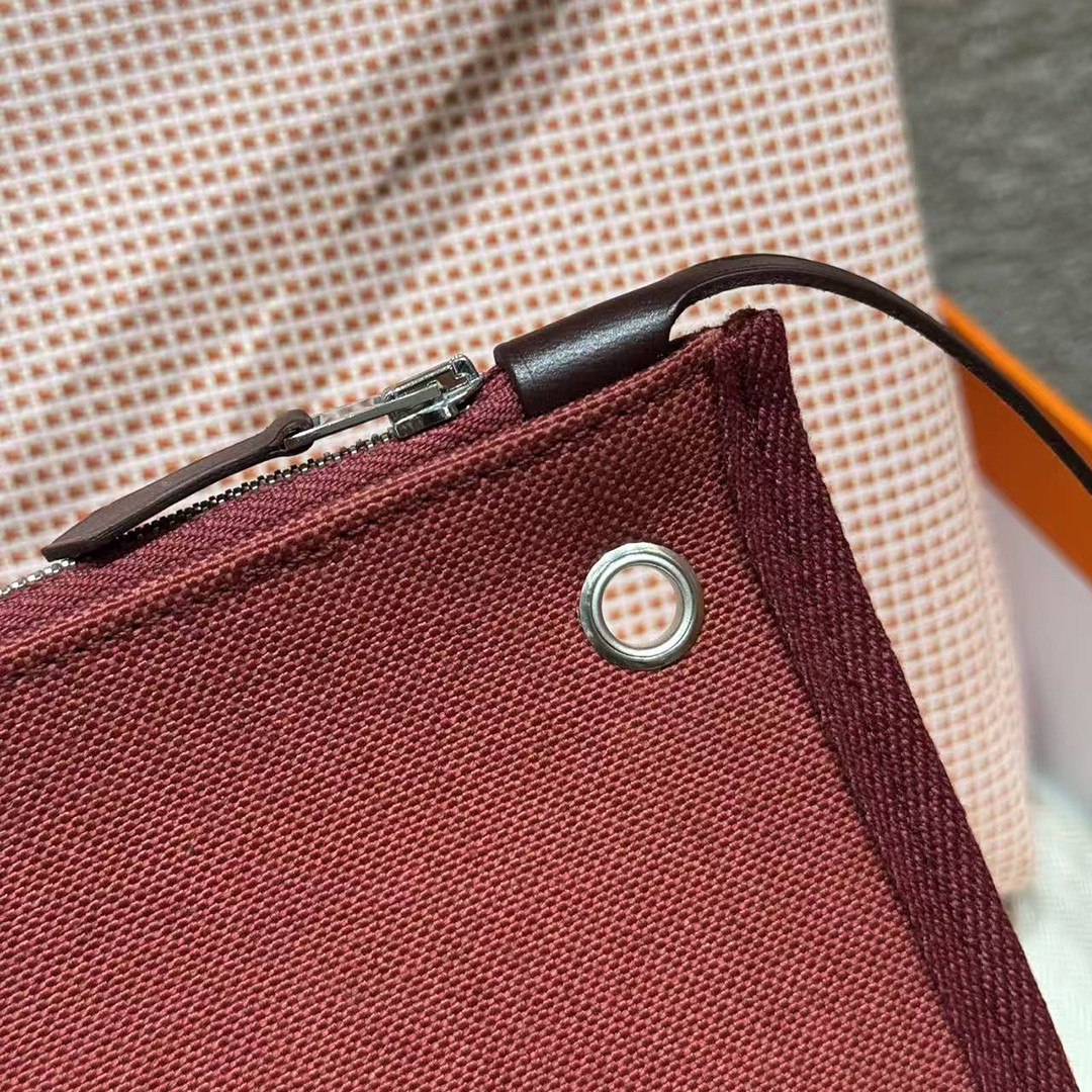 Hermes Herbag Zip 31 Bag Retourne Farbe écru Brique Mauve Pale Rouge Sellier Handmade In Canvas and Hunter Cowhide Silver Hardware - Image 9