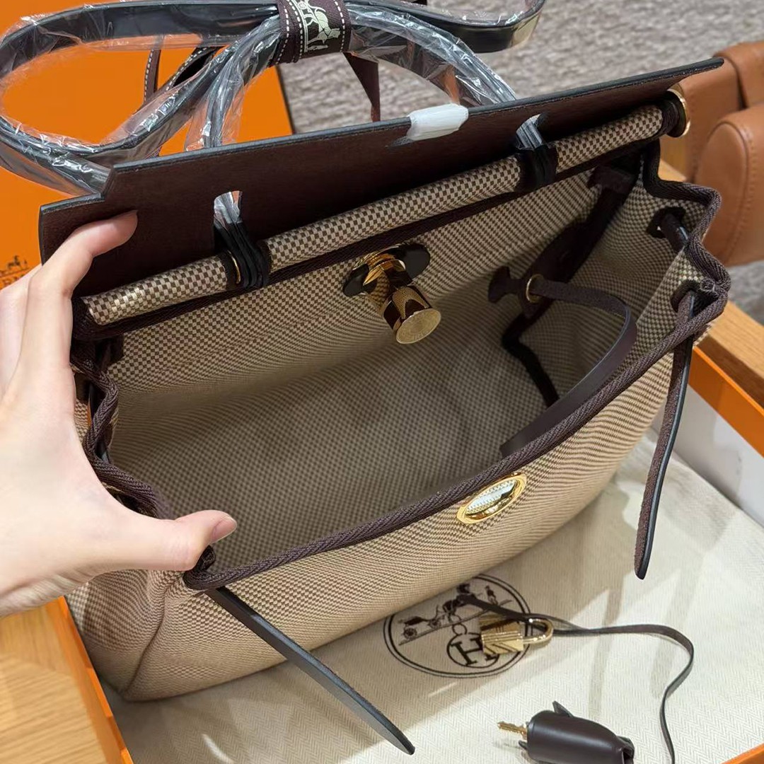 Hermes Herbag Zip 31 Bag Retourne Ecru Beige Naturel Sable 46 Ebene Handmade In Canvas and Hunter Cowhide Gold Hardware - Image 17