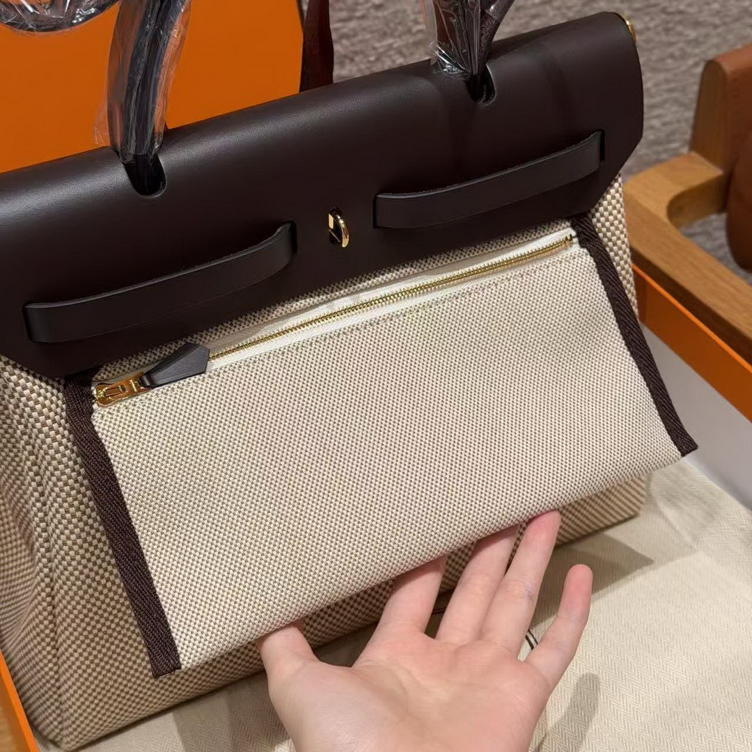 Hermes Herbag Zip 31 Bag Retourne Ecru Beige Naturel Sable 46 Ebene Handmade In Canvas and Hunter Cowhide Gold Hardware - Image 8