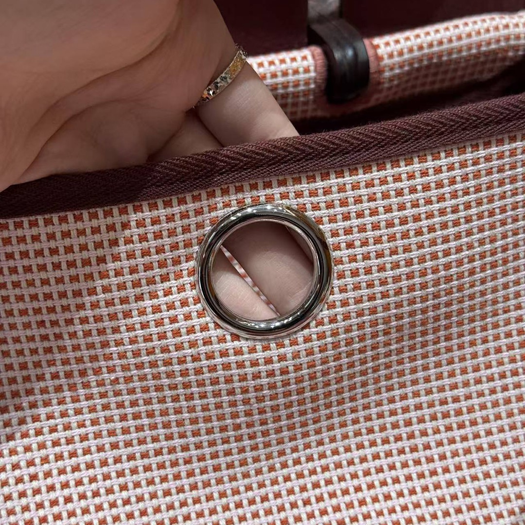 Hermes Herbag Zip 31 Bag Retourne Farbe écru Brique Mauve Pale Rouge Sellier Handmade In Canvas and Hunter Cowhide Silver Hardware - Image 13