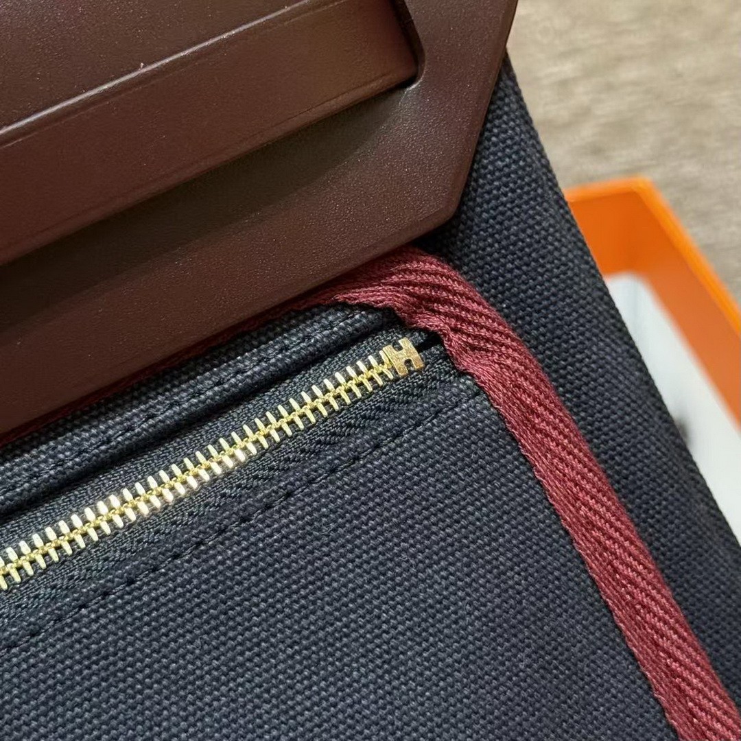 Hermes Herbag Zip 31 Bag Retourne 7U Blue Navy 0G Rouga Seller Handmade In Canvas and Hunter Cowhide Gold Hardware - Image 5