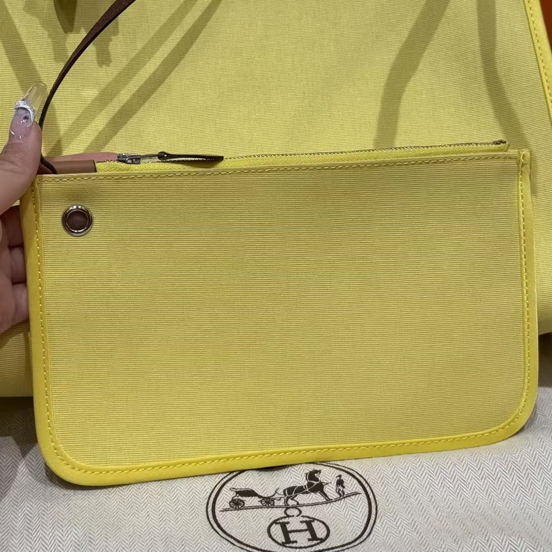 Hermes Herbag Zip 31 Bag Retourne Jaune Citron Cuivre Naturel Sable Handmade In Canvas and Hunter Cowhide Silver Hardware - Image 4
