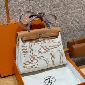 Hermes Herbag Zip 31 Bag Retourne Naturel Sable Ecru Beige Naturel Sable Handmade In Canvas and Hunter Cowhide Silver Hardware - Image 2