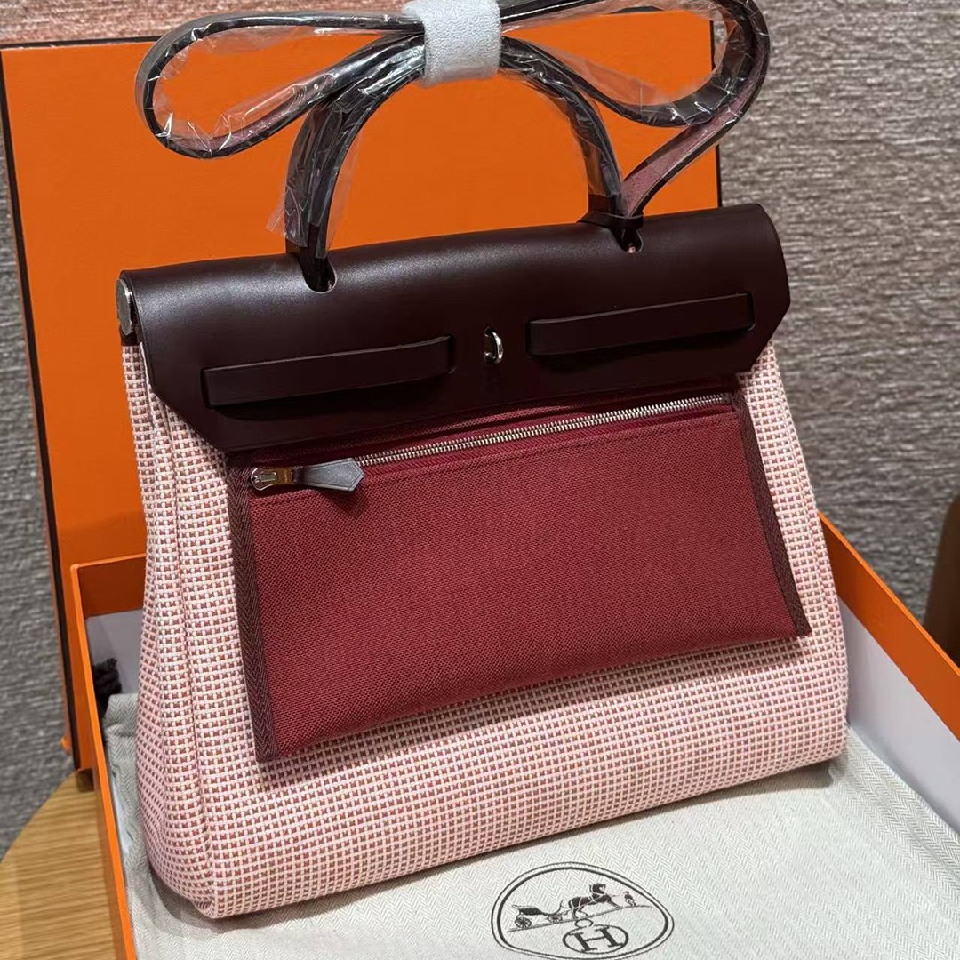 Hermes Herbag Zip 31 Bag Retourne Farbe écru Brique Mauve Pale Rouge Sellier Handmade In Canvas and Hunter Cowhide Silver Hardware - Image 2