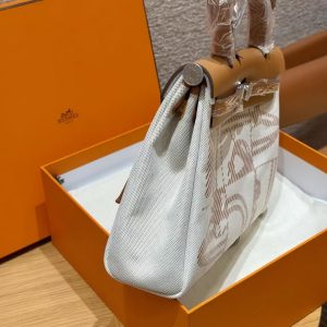 Hermes Herbag Zip 31 Bag Retourne Naturel Sable Ecru Beige Naturel Sable Handmade In Canvas and Hunter Cowhide Silver Hardware - Image 23