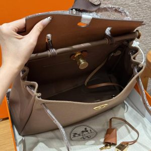 Hermes Herbag Zip 31 Bag Retourne 18 Etoupe 37 Gold Handmade In Canvas and Hunter Cowhide Gold Hardware - Image 16