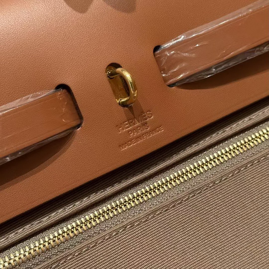 Hermes Herbag Zip 31 Bag Retourne 18 Etoupe 37 Gold Handmade In Canvas and Hunter Cowhide Gold Hardware - Image 15