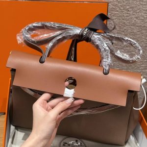 Hermes Herbag Zip 31 Bag Retourne 18 Etoupe 37 Gold Handmade In Canvas and Hunter Cowhide Gold Hardware - Image 9
